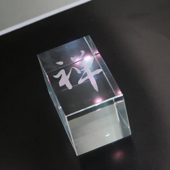 Der 355-nm-UV-Laser ist ein Werkzeug zum „inneren Schnitzen“ von künstlichem Kristall